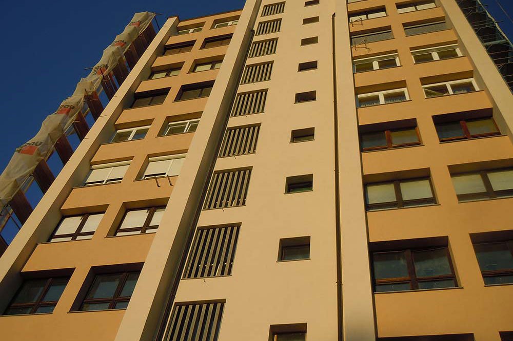 Uporaba toplotno izolacijskih materialov v zunanjih oblogah višjih stavb