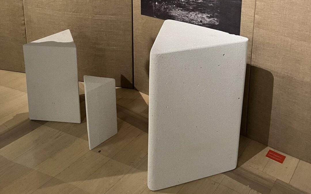 Replike spomenikov Edvarda Ravnikarja v MAO